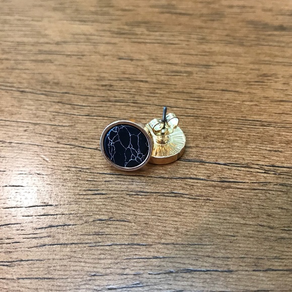 Set of 2 Marble Stud Earrings - Picture 2 of 3